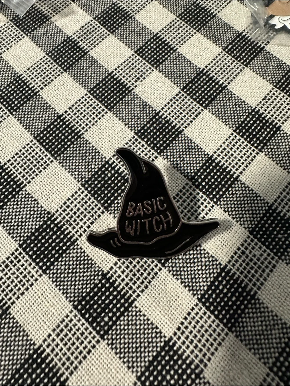 Basic Witch Pin New - Picture 2 of 3